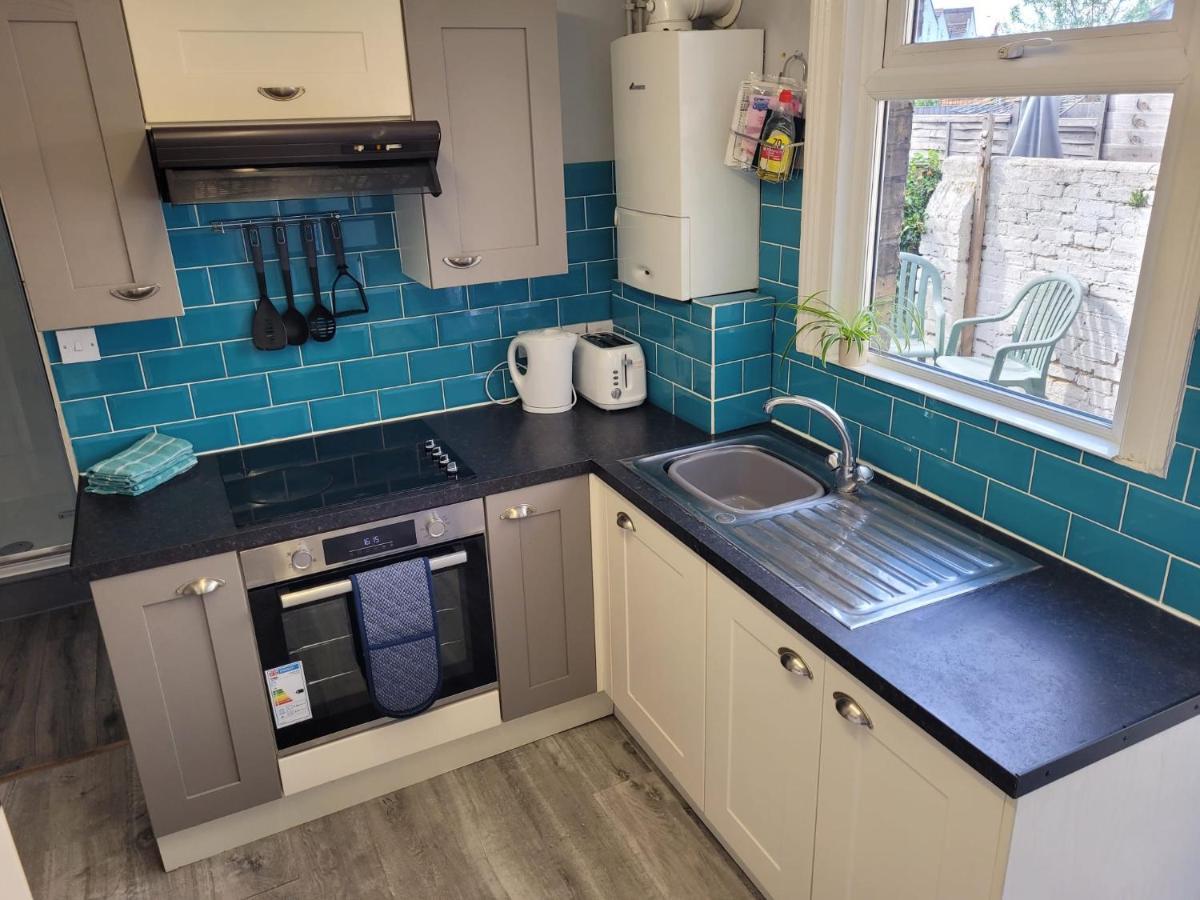 Garfield Road Villa Gillingham  Ngoại thất bức ảnh